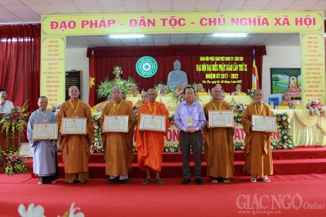 Trang nghiêm Đại hội Phật giáo TP.Cần Thơ kỳ IX ảnh 13 22ct.jpg