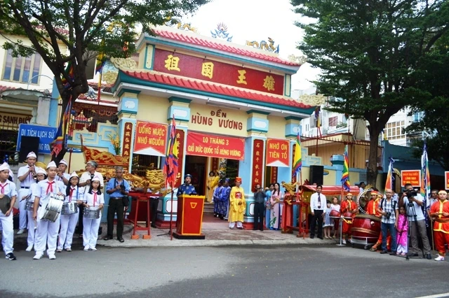 dhung.jpg