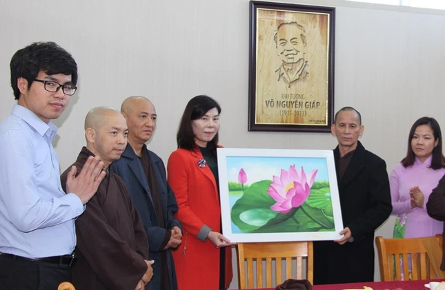 Đoàn lãnh đạo TƯGH thăm, làm việc tại Hàn Quốc ảnh 1 Tham HQ - 1.JPG