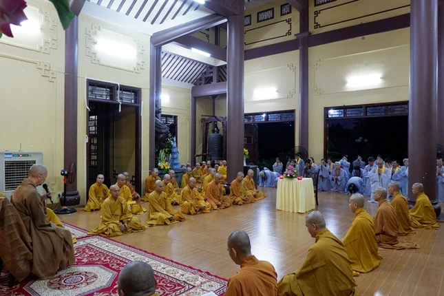 HT. Phó Pháp Chủ trùng tuyên luật tạng.JPG