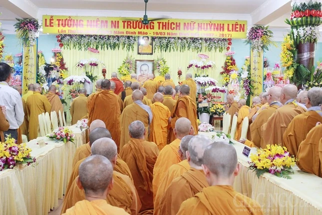 TƯGH tưởng niệm Ni trưởng Huỳnh Liên ảnh 12 12hl.jpg