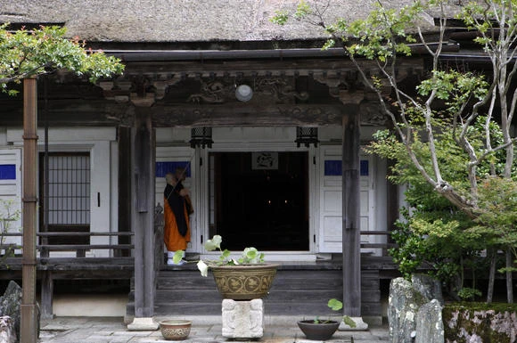 20170425_temple_2_article_main_image.jpg