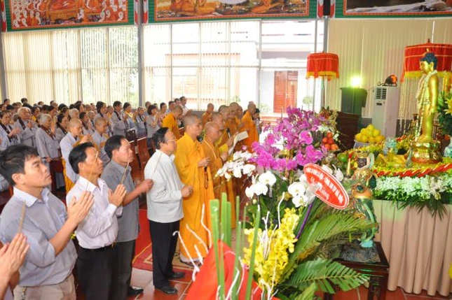 Hà Nội: Lễ Phật đản sớm tại chùa Vạn Phúc ảnh 1 tam phat 1.jpg