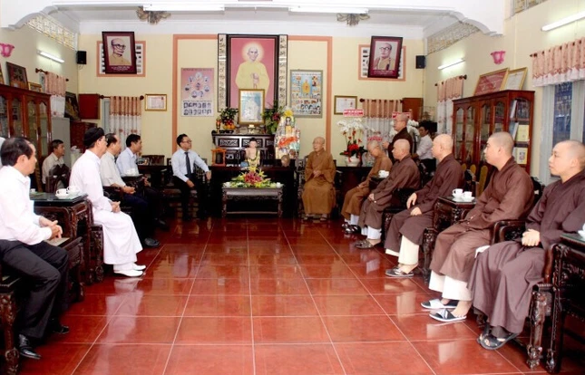 Các ban ngành chúc mừng Phật đản BTS PG Q.10 ảnh 1 1.jpg