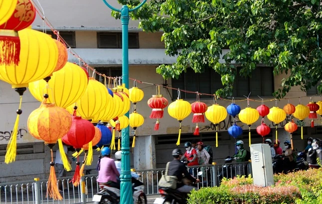 Phật đản rộn ràng tại ngôi chùa bên kênh Nhiêu Lộc ảnh 3 3ph.jpg
