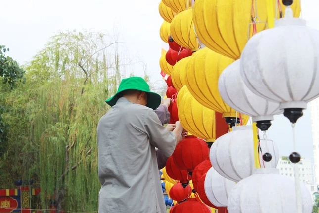 Phật đản rộn ràng tại ngôi chùa bên kênh Nhiêu Lộc ảnh 6 6ph.jpg