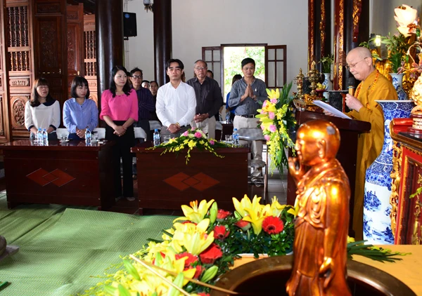 Chùa Linh Quang và Đại Bi tổ chức Đại lễ Phật đản ảnh 1