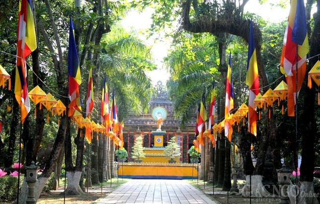 Chùm ảnh: Không khí Phật đản đã về trên đất cố đô ảnh 8 1 hue11.jpg