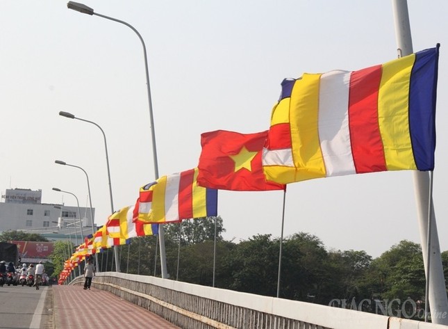 Chùm ảnh: Không khí Phật đản đã về trên đất cố đô ảnh 5 1 hue13.jpg