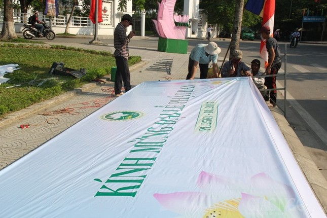 Chùm ảnh: Không khí Phật đản đã về trên đất cố đô ảnh 10 1 hue15.jpg