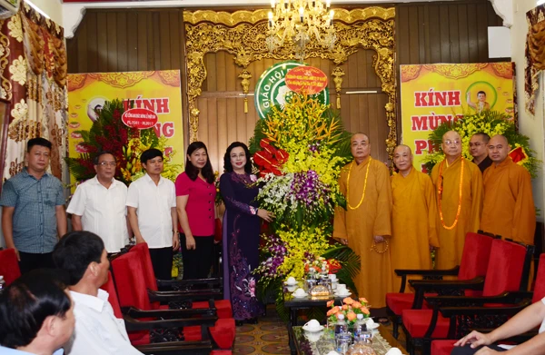 Các ban ngành T.Ư chúc mừng Phật đản GHPGVN ảnh 4