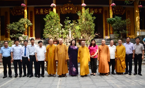 Các ban ngành T.Ư chúc mừng Phật đản GHPGVN ảnh 5