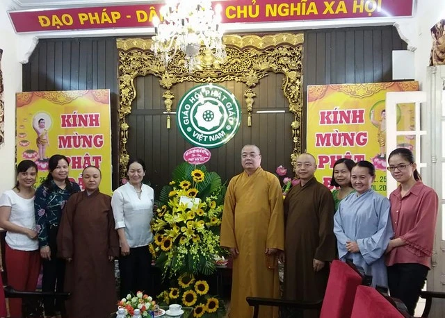 Các ban ngành T.Ư chúc mừng Phật đản GHPGVN ảnh 8