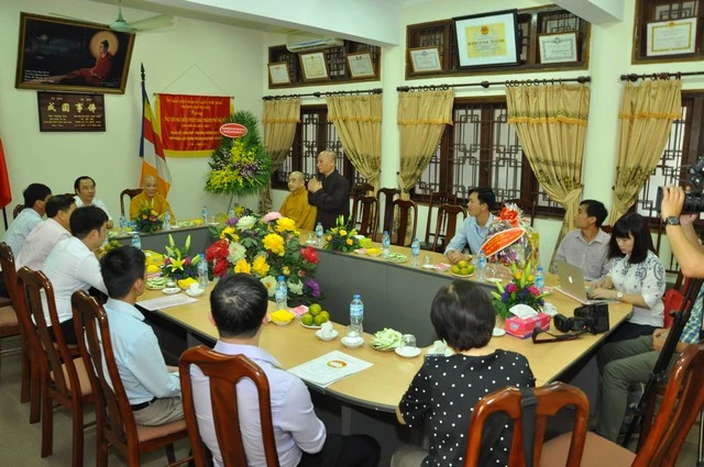 Các ban ngành T.Ư chúc mừng Phật đản GHPGVN ảnh 9