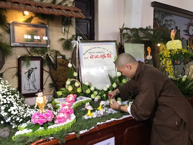 Sen trên hồ Xuân Hương lung linh mừng Phật đản ảnh 8 camhoa.jpg