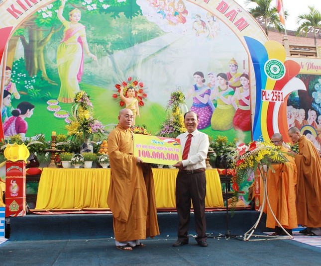 Trang nghiêm Đại lễ Phật đản tại Q.Tân Bình ảnh 6 12tb.jpg