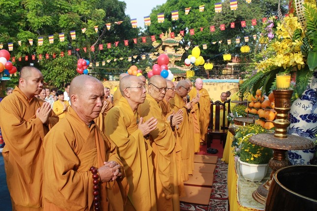 Trang nghiêm Đại lễ Phật đản tại Q.Tân Bình ảnh 7 13tb.jpg