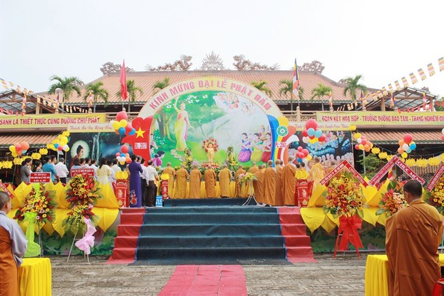 Trang nghiêm Đại lễ Phật đản tại Q.Tân Bình ảnh 9 15tb.jpg