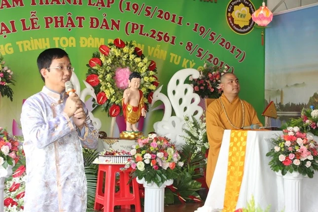 Lễ Phật đản tại một công ty chuyên về nội thất ảnh 1 DN.1.JPG