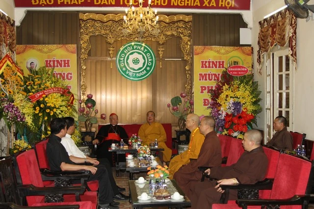 Hồng y Phêrô Nguyễn Văn Nhơn chúc mừng Phật đản ảnh 2