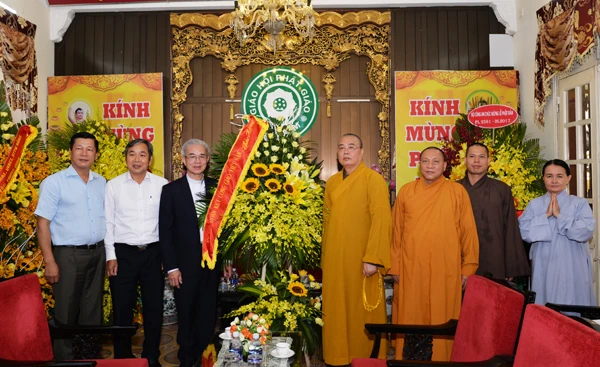 Các đoàn T.Ư, tôn giáo bạn chúc mừng Phật đản TƯGH ảnh 2 dsc_4042_1_jpg.jpg