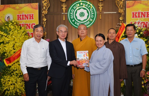 Các đoàn T.Ư, tôn giáo bạn chúc mừng Phật đản TƯGH ảnh 3 dsc_4080.jpg