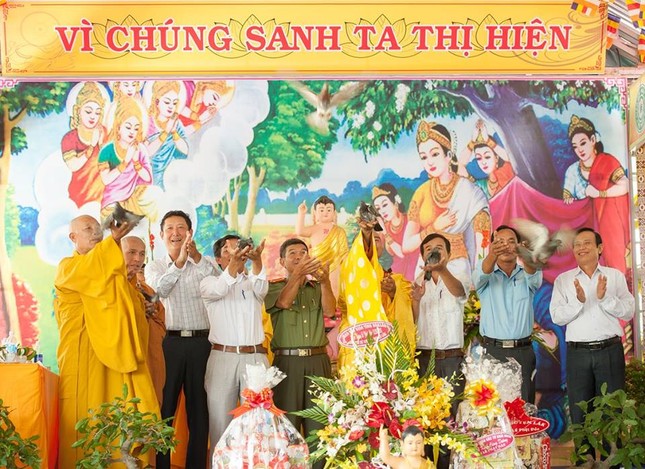 Đồng bào dân tộc huyện Lắk kính mừng Phật đản ảnh 6 15l.jpg