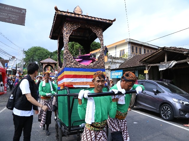 Chùm ảnh: Trang nghiêm rước Phật tại Indonesia ảnh 21 Chùm ảnh: Trang nghiêm rước Phật tại Indonesia ảnh 21