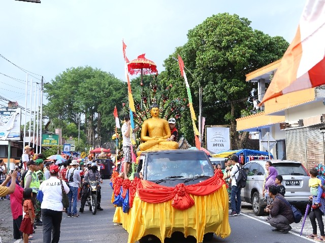 Chùm ảnh: Trang nghiêm rước Phật tại Indonesia ảnh 23 Chùm ảnh: Trang nghiêm rước Phật tại Indonesia ảnh 23
