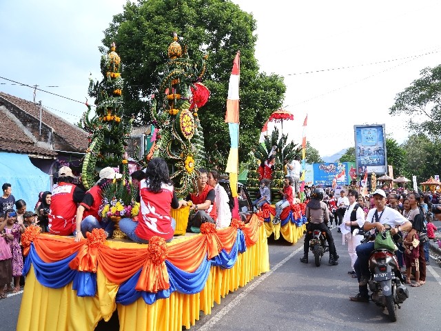 Chùm ảnh: Trang nghiêm rước Phật tại Indonesia ảnh 25 Chùm ảnh: Trang nghiêm rước Phật tại Indonesia ảnh 25