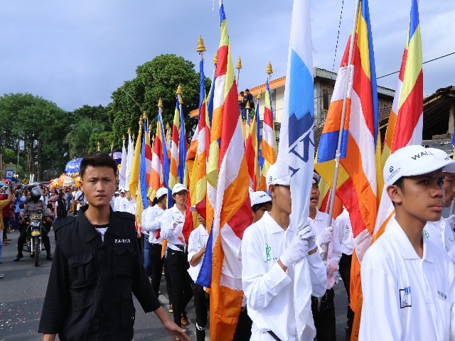 Chùm ảnh: Trang nghiêm rước Phật tại Indonesia ảnh 29 Chùm ảnh: Trang nghiêm rước Phật tại Indonesia ảnh 29