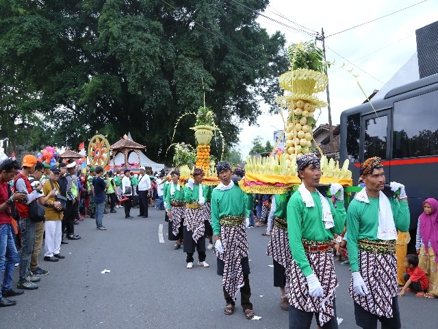 Chùm ảnh: Trang nghiêm rước Phật tại Indonesia ảnh 2 Chùm ảnh: Trang nghiêm rước Phật tại Indonesia ảnh 2