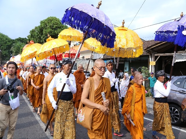 Chùm ảnh: Trang nghiêm rước Phật tại Indonesia ảnh 31 Chùm ảnh: Trang nghiêm rước Phật tại Indonesia ảnh 31