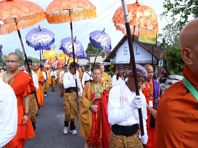 Chùm ảnh: Trang nghiêm rước Phật tại Indonesia ảnh 36 Chùm ảnh: Trang nghiêm rước Phật tại Indonesia ảnh 36