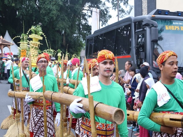 Chùm ảnh: Trang nghiêm rước Phật tại Indonesia ảnh 10 Chùm ảnh: Trang nghiêm rước Phật tại Indonesia ảnh 10