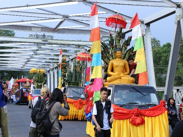 Chùm ảnh: Trang nghiêm rước Phật tại Indonesia ảnh 41 Chùm ảnh: Trang nghiêm rước Phật tại Indonesia ảnh 41