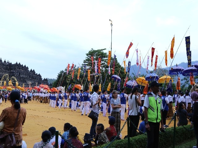 Chùm ảnh: Trang nghiêm rước Phật tại Indonesia ảnh 50 Chùm ảnh: Trang nghiêm rước Phật tại Indonesia ảnh 50