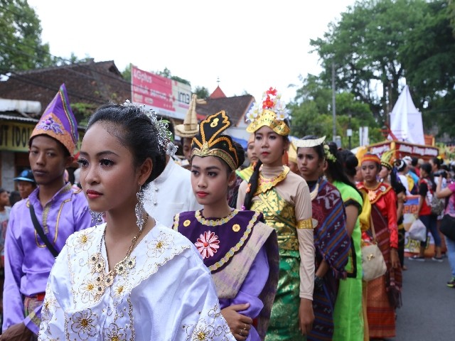 Chùm ảnh: Trang nghiêm rước Phật tại Indonesia ảnh 3 Chùm ảnh: Trang nghiêm rước Phật tại Indonesia ảnh 3
