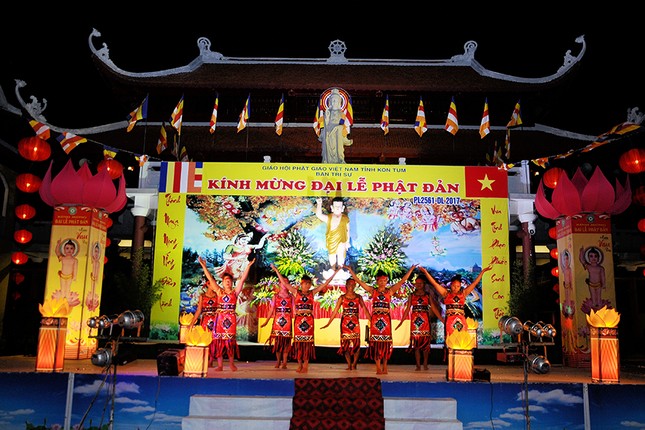 Hội diễn văn nghệ khép lại Đại lễ Phật đản PL.2561 ảnh 7 huechieu.jpg