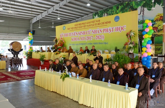 Thi tuyen sinh khoa XII (14).jpg