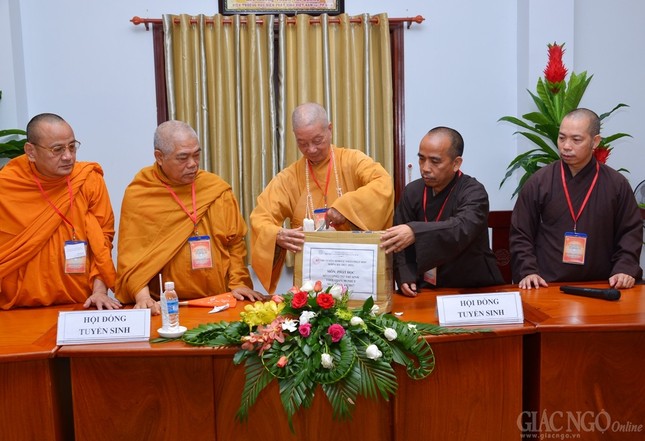 Thi tuyen sinh khoa XII (16).jpg