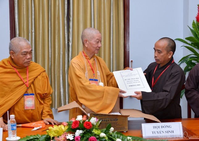 Thi tuyen sinh khoa XII (17).jpg