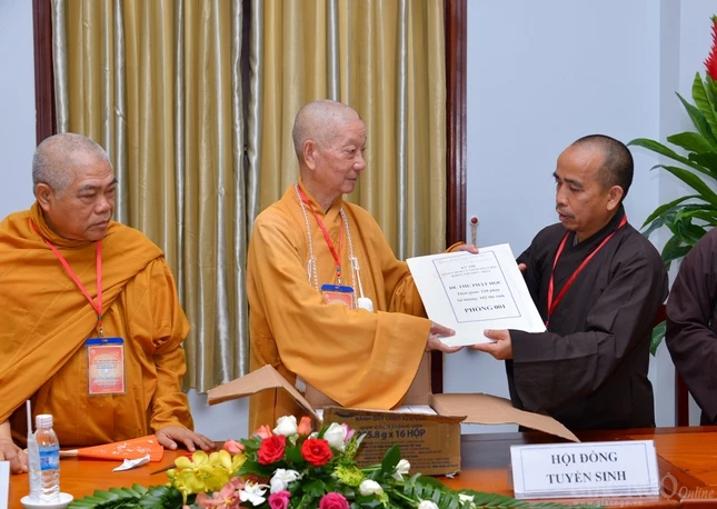 Thi tuyen sinh khoa XII (17).jpg