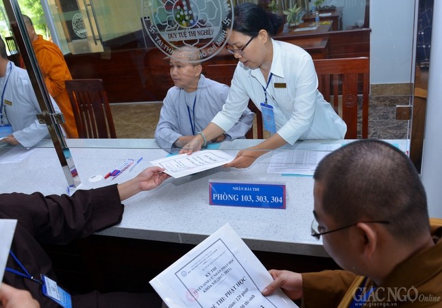 Thi tuyen sinh khoa XII (18).jpg