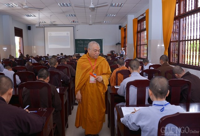 Thi tuyen sinh khoa XII (23).jpg