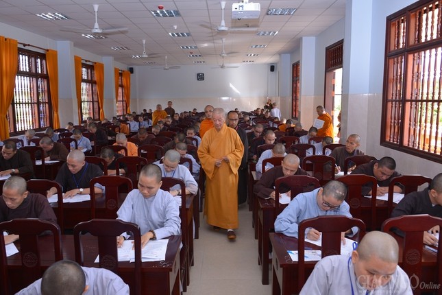 Thi tuyen sinh khoa XII (24).jpg