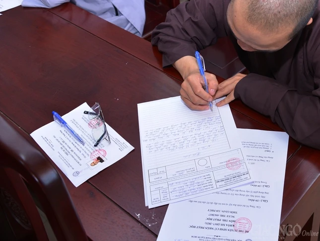 Thi tuyen sinh khoa XII (25).jpg