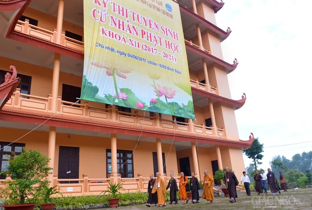 Thi tuyen sinh khoa XII (3).jpg