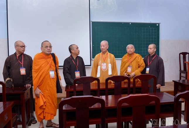 Thi tuyen sinh khoa XII (5).jpg