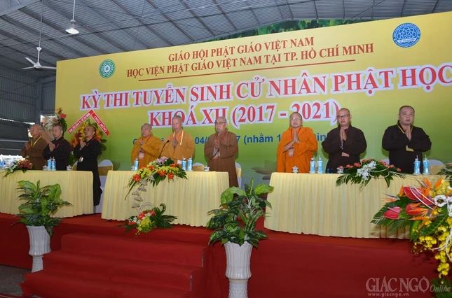 Thi tuyen sinh khoa XII (7).jpg